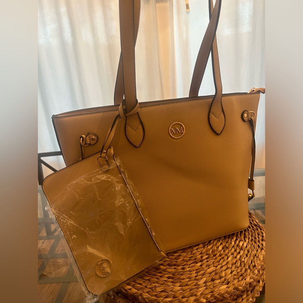 Nude tote bag NWT